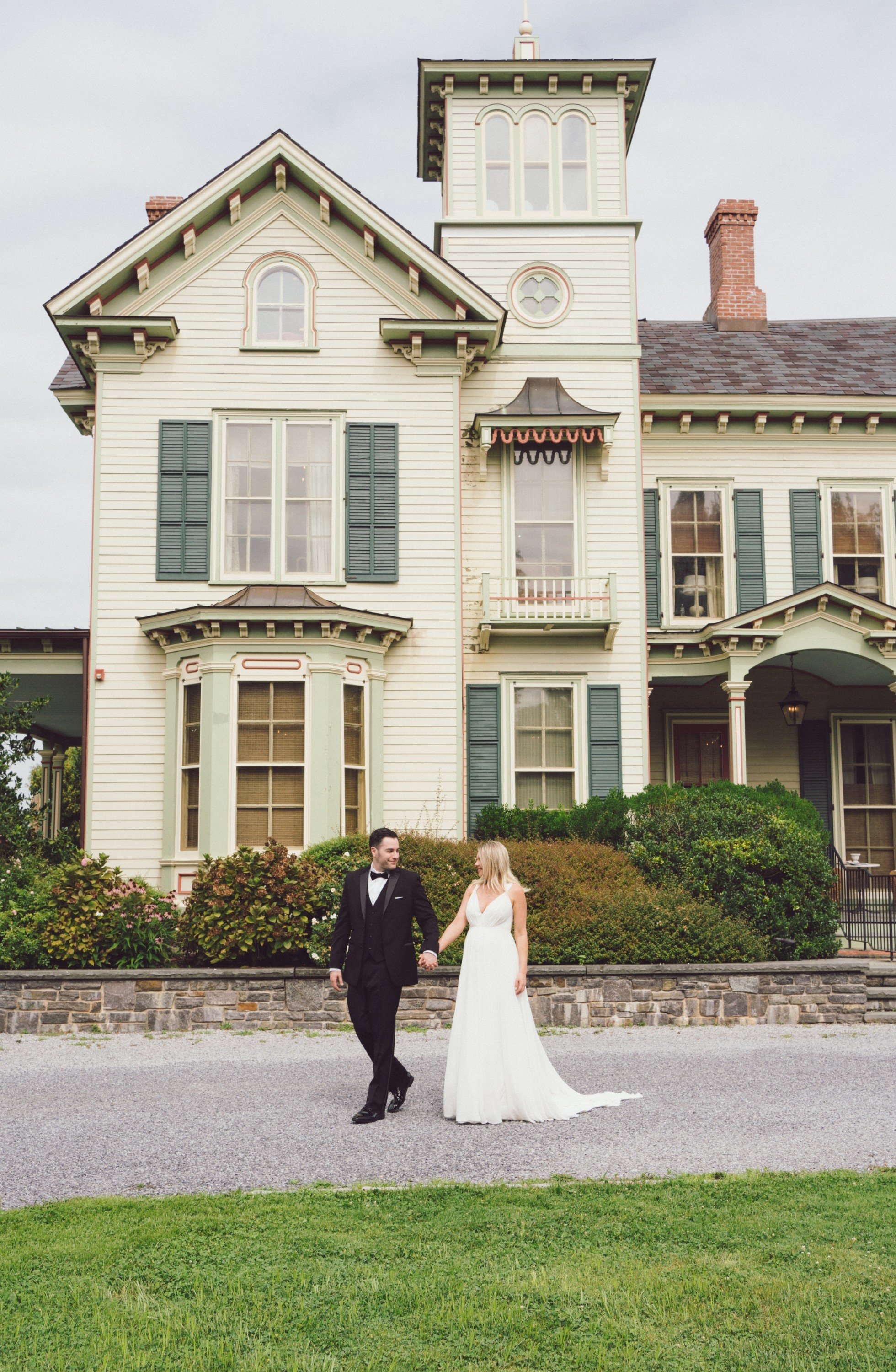 carousel-hero-element image-0